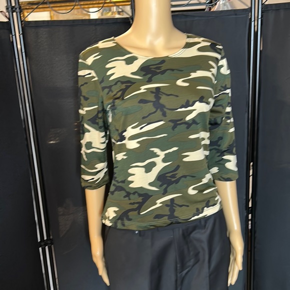 Ivory Camo 3/4 sleeve length shirt. Sz L - Picture 1 of 6